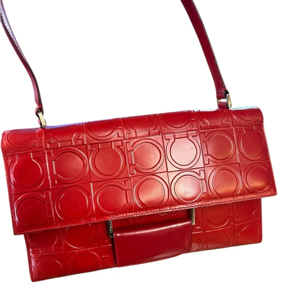 Salvatore Ferragamo Gancini embossed leather bag - Picture 2 of 16